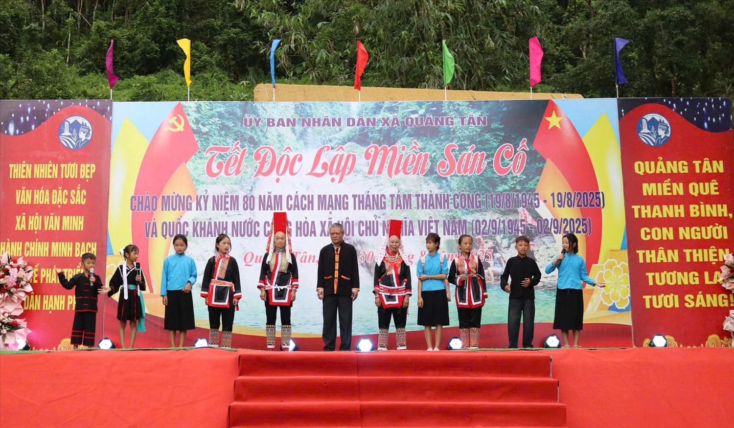 Nhiều tiết mục văn nghệ độc đáo tại chương trình