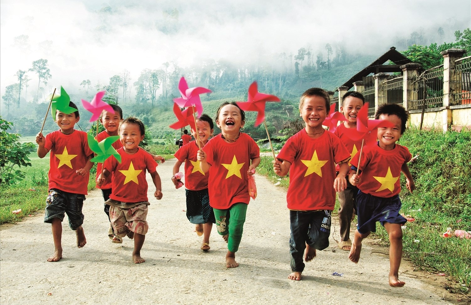 Ở Việt Nam, quyền con người hiện hữu trong từng mái trường, từng trạm y tế, từng ngôi chùa, nhà thờ, và trong cả nhịp sống bình dị, đầy ắp tiếng cười trẻ thơ