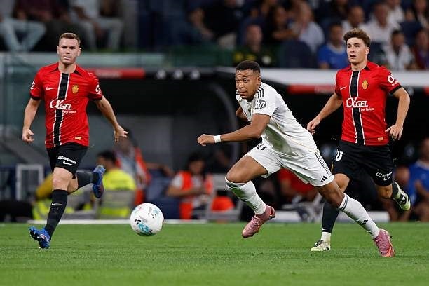 Ngôi sao Kylian Mbappé bị từ chối 2 bàn thắng do lỗi việt vị (Ảnh IT)