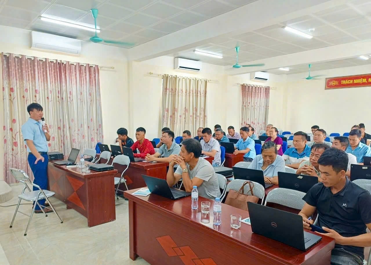 Trung tâm Chính trị Ba Chẽ mở 15 lớp bồi dưỡng cho cán bộ, đảng viên trong 6 tháng cuối năm 2025