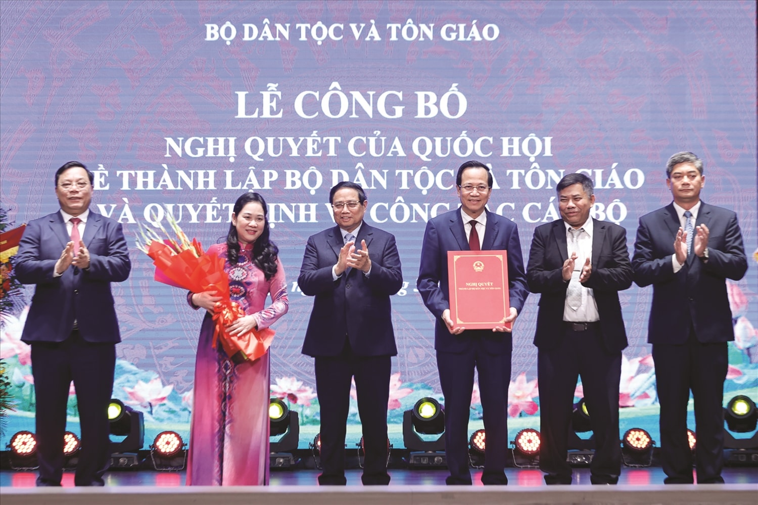 Lễ công bố Nghị quyết của Quốc hội về thành lập Bộ Dân tộc và Tôn giáo (ngày 1/3/2025). Sự kiện này mở ra một giai đoạn mới, hứa hẹn nhiều đột phá  trong việc đồng bộ hóa các chính sách về dân tộc, tín ngưỡng, tôn giáo và nâng cao hiệu quả công tác quản lý Nhà nước