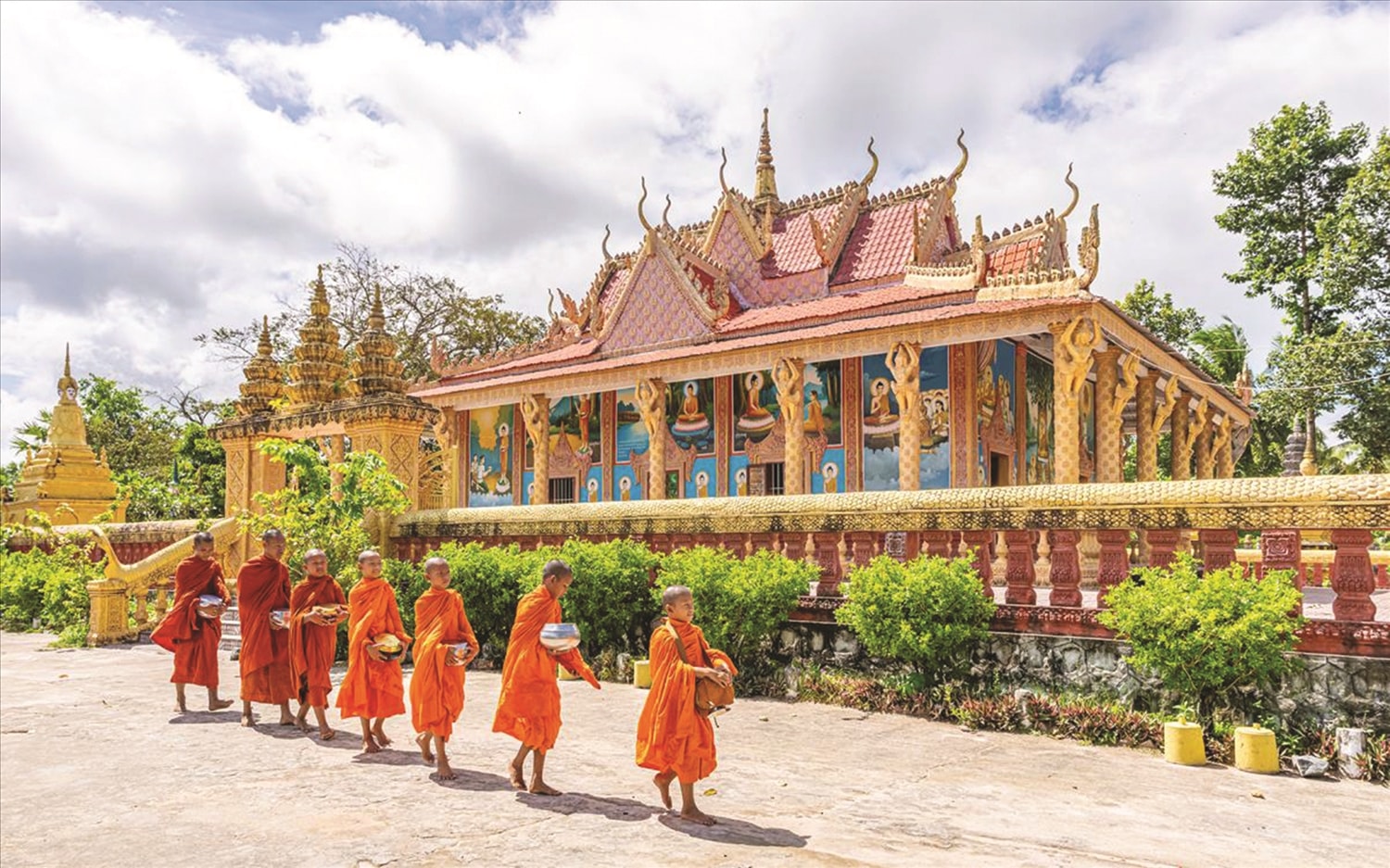  Nhờ sự đổi mới về chính sách, đời sống tín ngưỡng, tôn giáo ở Việt Nam  đã phát triển mạnh mẽ cả về quy mô và chiều sâu.  Trong ảnh: Một góc chùa Khmer Nam Bộ. Ảnh: TL