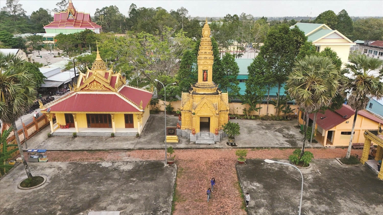 Khu tưởng niệm 4 sư liệt sĩ còn là nơi lưu giữ truyền thống yêu nước của đồng bào dân tộc Khmer