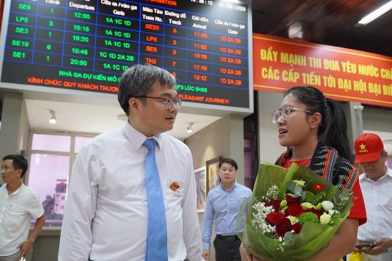 Phó Chủ tịch UBND Thành phố Hà Nội Trương Việt Dũng chào đón đại biểu. Ảnh: (VGP/Minh Anh) Phó Chủ tịch UBND Thành phố Hà Nội Trương Việt Dũng chào đón đại biểu. Ảnh: (VGP/Minh Anh)