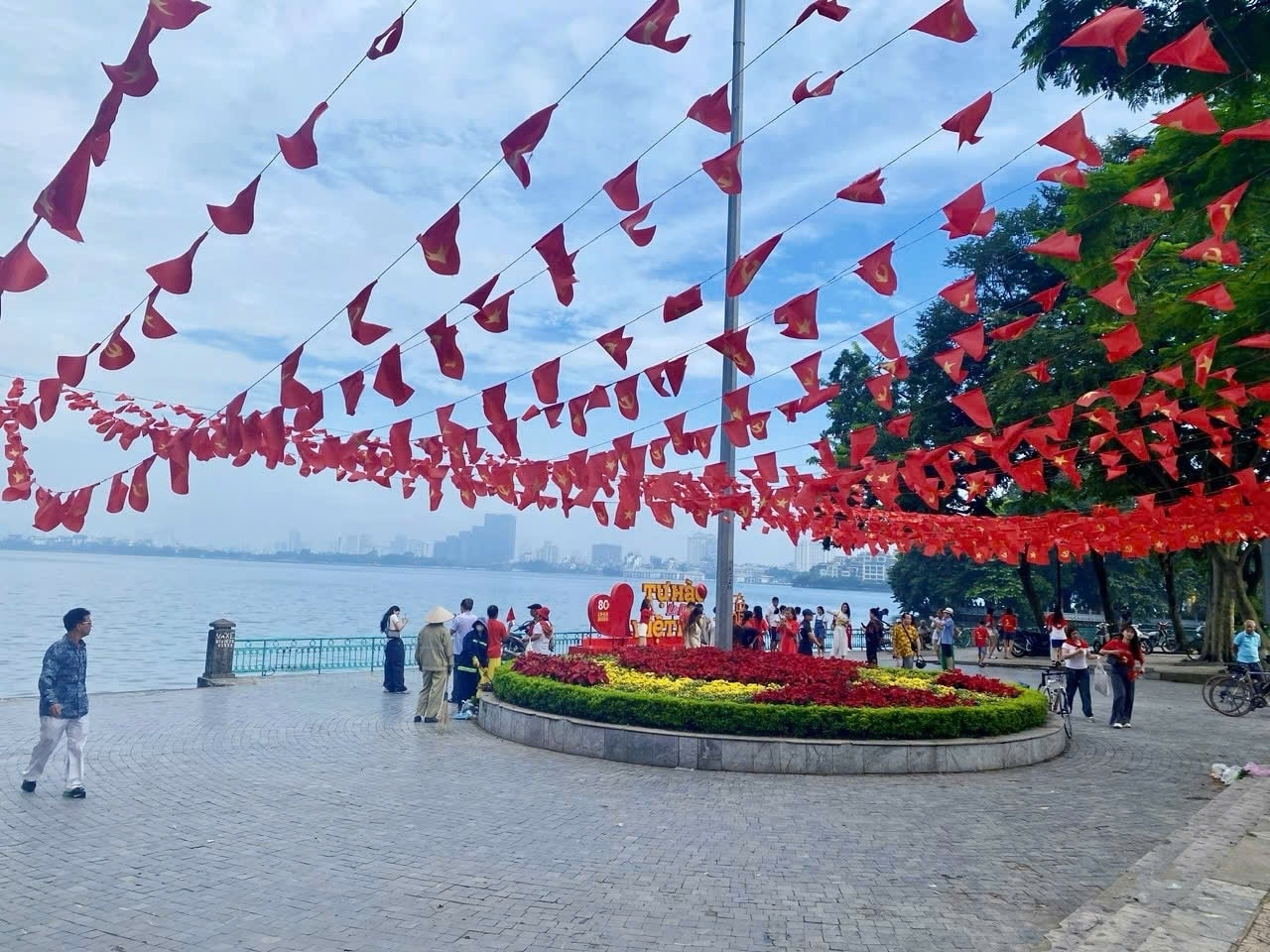 Hồ Tây - một trong những điểm check-in tuyệt đẹp trong những ngày Thu Hà Nội (Ảnh: Minh Thu) Hồ Tây - một trong những điểm check-in tuyệt đẹp trong những ngày Thu Hà Nội (Ảnh: Minh Thu)