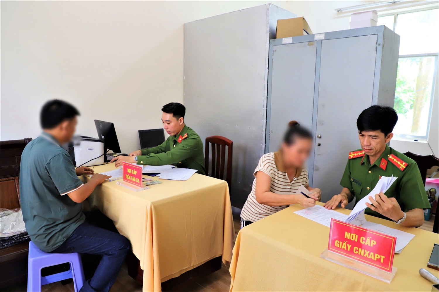 Cấp lại căn cước công nhân cho phạm nhân được đặc xá. Cấp lại căn cước công nhân cho phạm nhân được đặc xá.