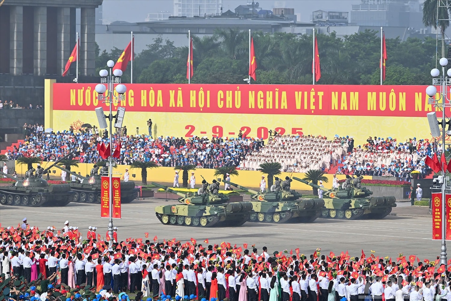 Khối xe tăng T-54B và T-55 là những 
