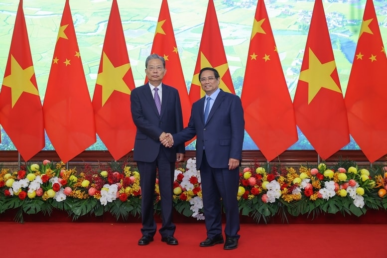 Thủ tướng Chính phủ Phạm Minh Chính hội kiến đồng chí Triệu Lạc Tế, Ủy viên trưởng Nhân đại Toàn quốc Trung Quốc - Ảnh: VGP/Nhật Bắc