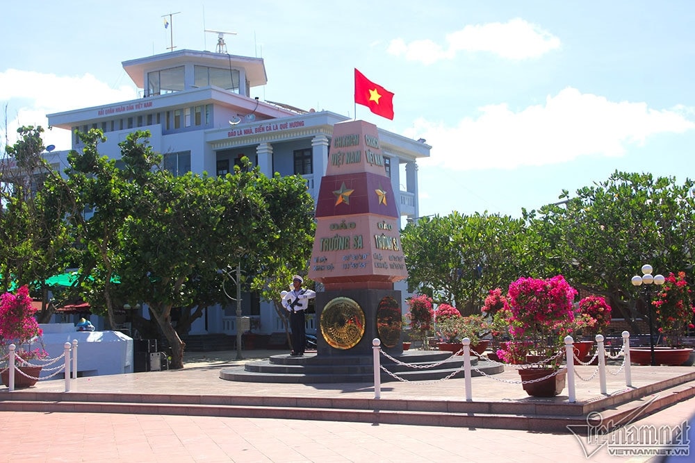 Cờ Tổ quốc ở đảo Trường Sa