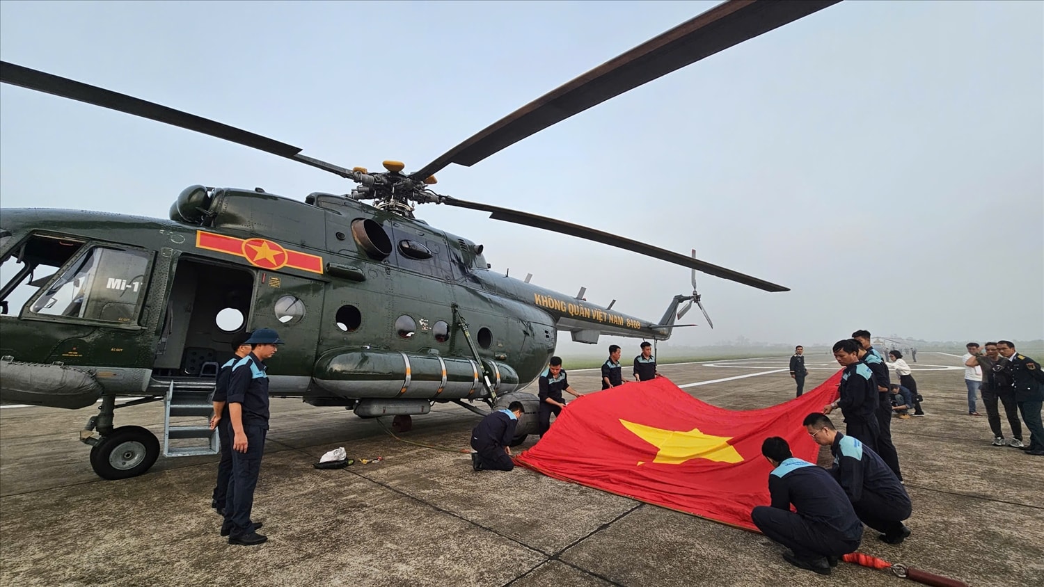 (TIN PV) Nhìn lại hình ảnh phi đội trực thăng Mi-171, Mi-17 và Mi-8 trước giờ bay lễ diễu binh 2/9 2