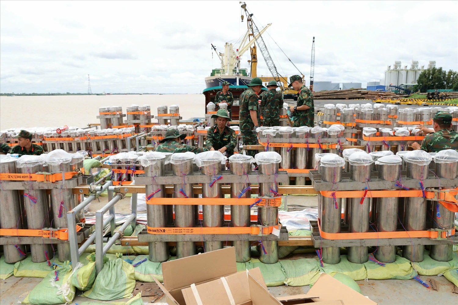 Năm nay, TP. Cần Thơ tổ chức 3 điểm bắn pháo hoa: 1 điểm tầm cao tại Công viên Tây Đô và 2 điểm tầm thấp tại Công viên Xà No, Khu đô thị 5A. Riêng điểm tầm cao dự kiến trình diễn 1.000 quả pháo hoa với nhiều chủng loại, màu sắc rực rỡ, hứa hẹn mang đến cho nhân dân thành phố những khoảnh khắc ấn tượng, góp phần tạo không khí tưng bừng, phấn khởi trong ngày lễ trọng đại của dân tộc.