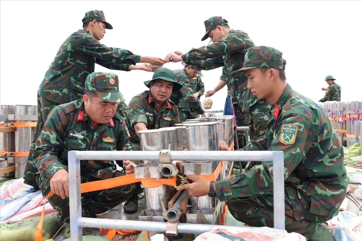 Theo kế hoạch, màn pháo hoa tầm cao sẽ được bắn vào khoảng 21 giờ 10 phút (ngay sau khi kết thúc chương trình nghệ thuật) tại sân khấu chính Công viên Tây Đô.