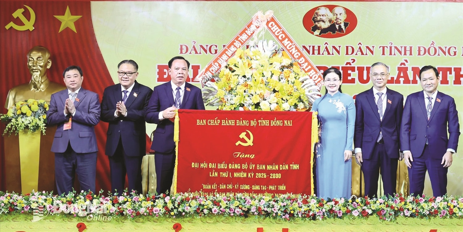 Đảng bộ UBND tỉnh Đồng Nai phấn đấu đến năm 2030, có 100% xã đạt chuẩn nông thôn mới; GRDP bình quân đầu người đạt khoảng 282,4 triệu đồng; tỷ lệ hộ nghèo duy trì mức giảm từ 1-1,5% Đảng bộ UBND tỉnh Đồng Nai phấn đấu đến năm 2030, có 100% xã đạt chuẩn nông thôn mới; GRDP bình quân đầu người đạt khoảng 282,4 triệu đồng; tỷ lệ hộ nghèo duy trì mức giảm từ 1-1,5%