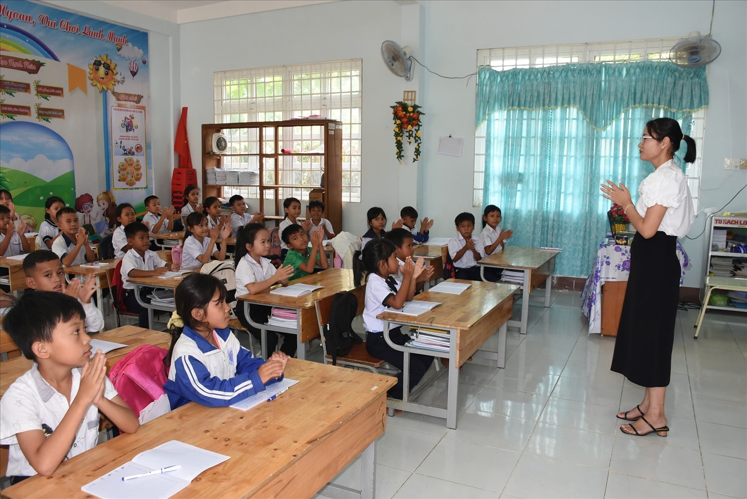 Khi trường phổ thông dân tộc nội trú liên cấp được đầu tư xây dựng sẽ giúp học sinh vùng biên giới tỉnh Quảng Ngãi có điều kiện học tập ngang bằng với các khu vực khác. (Ảnh: Ngọc Chí)