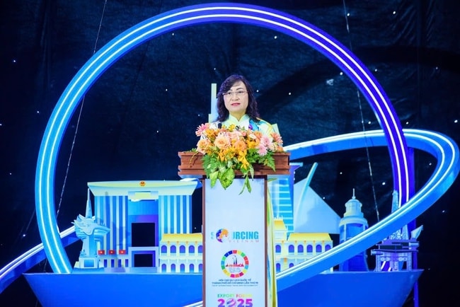 Thứ trưởng Bộ Công thương Phan Thị Thắng phát biểu tại sự kiện