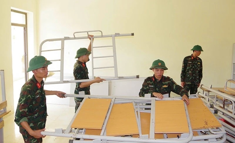 Các lực lượng đã tập trung dọn dẹp, sửa chữa tại Trường Tiểu học Yên Nhân 1, Tiểu học Yên Nhân 2, Trường Mầm non và THCS Yên Nhân, bảo đảm các điểm trường kịp thời khai giảng theo kế hoạch (Ảnh PV)