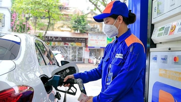 Giá xăng tiếp tục tăng lần thứ 3 liên tiếp (Ảnh MH) Giá xăng tiếp tục tăng lần thứ 3 liên tiếp (Ảnh IT)
