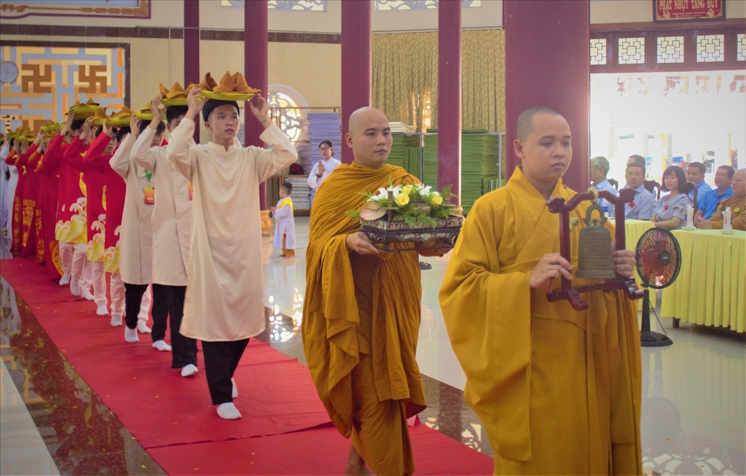 Nghi thức diễu y và cúng dường chư tăng