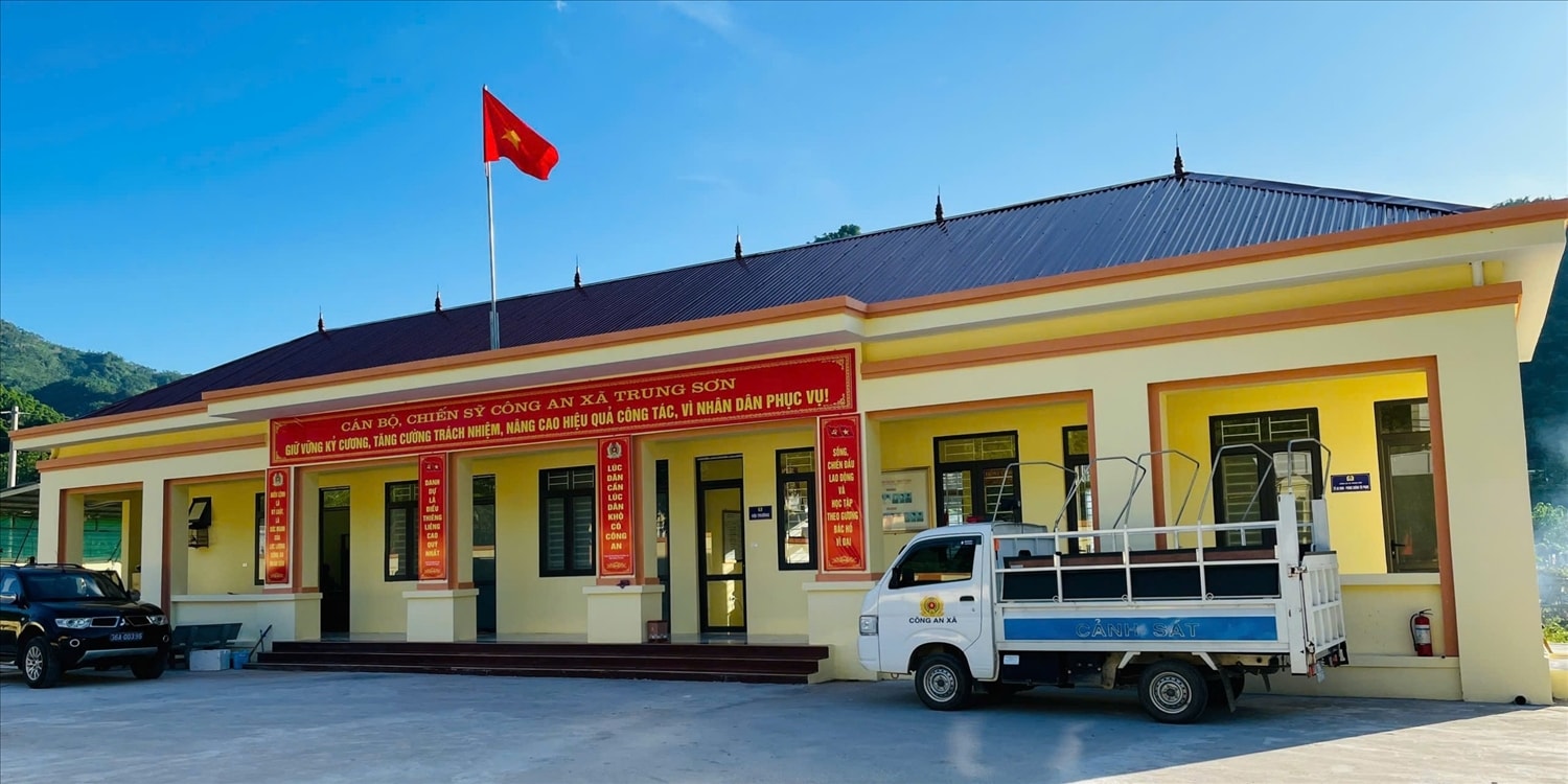 Công an Trung Sơn giữ vững niềm tin Nhân dân bằng trách nhiệm thầm lặng.(ảnh Quỳnh Trâm) Công an Trung Sơn giữ vững niềm tin Nhân dân bằng trách nhiệm thầm lặng.(ảnh Quỳnh Trâm)