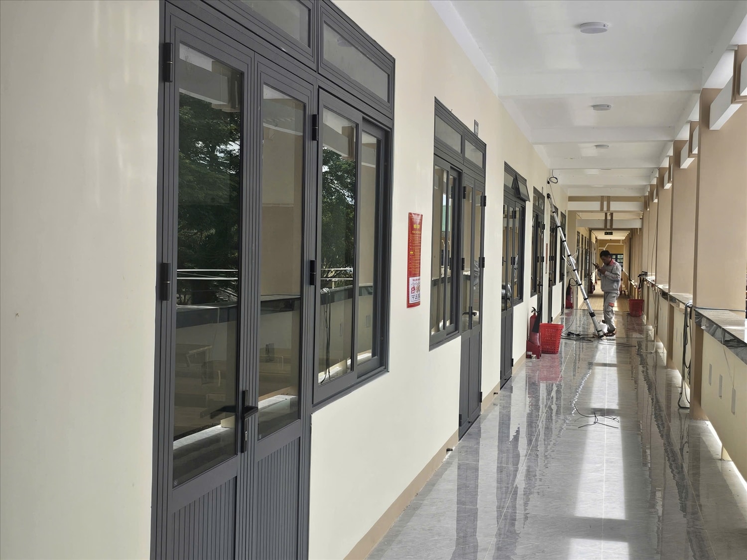 Trường Phổ thông Dân tộc Nội trú Trung học Cơ sở Minh Long được đầu tư xây dựng khang trang (Ảnh T.T) Trường Phổ thông Dân tộc Nội trú Trung học Cơ sở Minh Long được đầu tư xây dựng khang trang (Ảnh T.T)