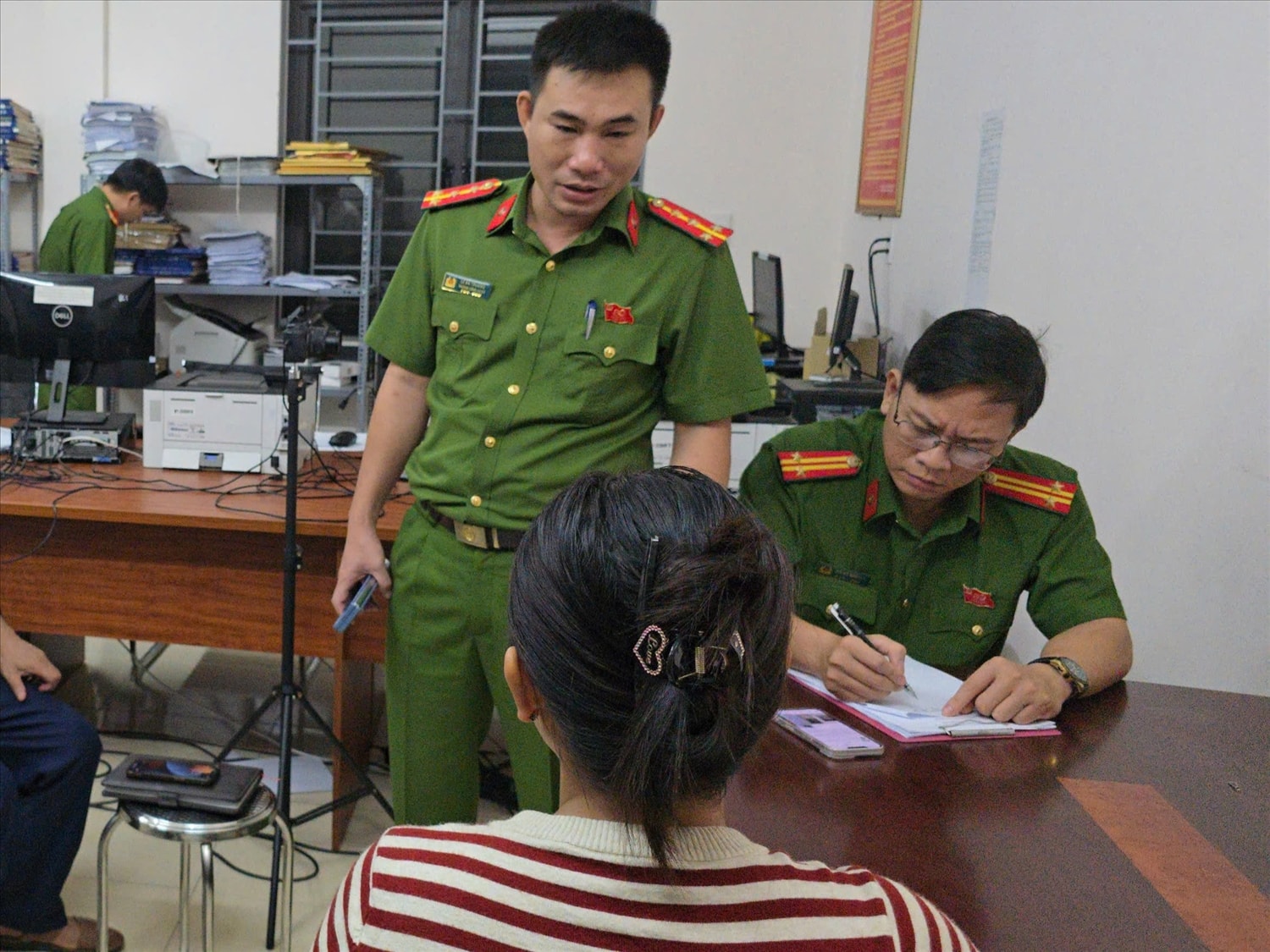 TIN CHỊ HẠ- EVNNPC cảnh báo hiện tượng lan truyền thông tin sai sự thật về hóa đơn tiền điện trên mạng xã hội