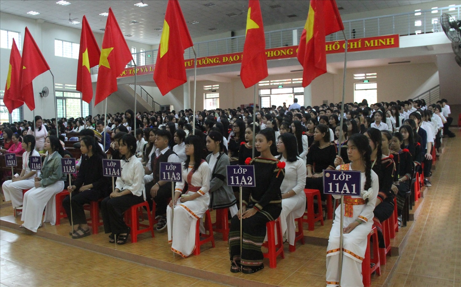 Học sinh các dân tộc thiểu số tỉnh Đắk Lắk hân hoan đón chào năm học mới (ảnh: Lê Hường) Học sinh các dân tộc thiểu số tỉnh Đắk Lắk hân hoan đón chào năm học mới (ảnh: Lê Hường)