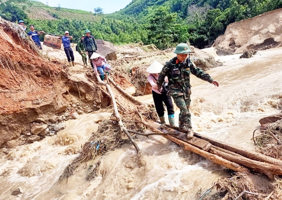 Lào Cai thiệt hại lớn về người và tài sản do hoàn lưu bão số 3 (Yagi) gây ra. (Ảnh: Trọng Bảo)