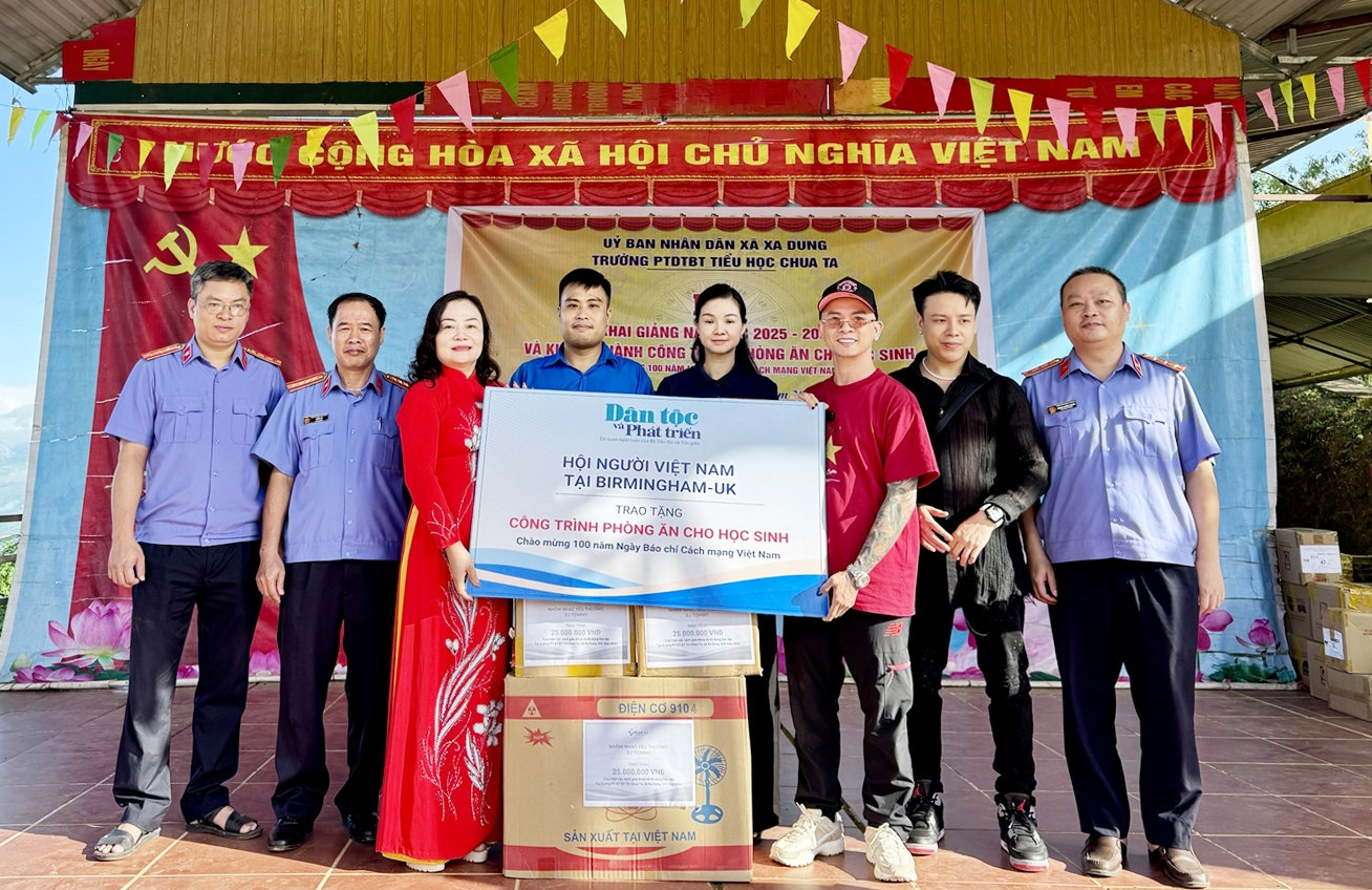Khánh thành phòng ăn mới, trao quà ý nghĩa cho học sinh vùng cao Điện Biên 