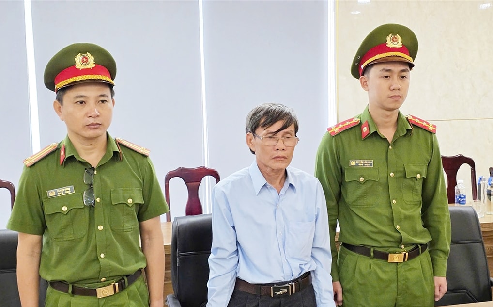 Ông Ngô Đình Cát bị khởi tố về tội giả mạo trong công tác và lừa đảo chiếm đoạt tài sản. (Ảnh Công an cung cấp).