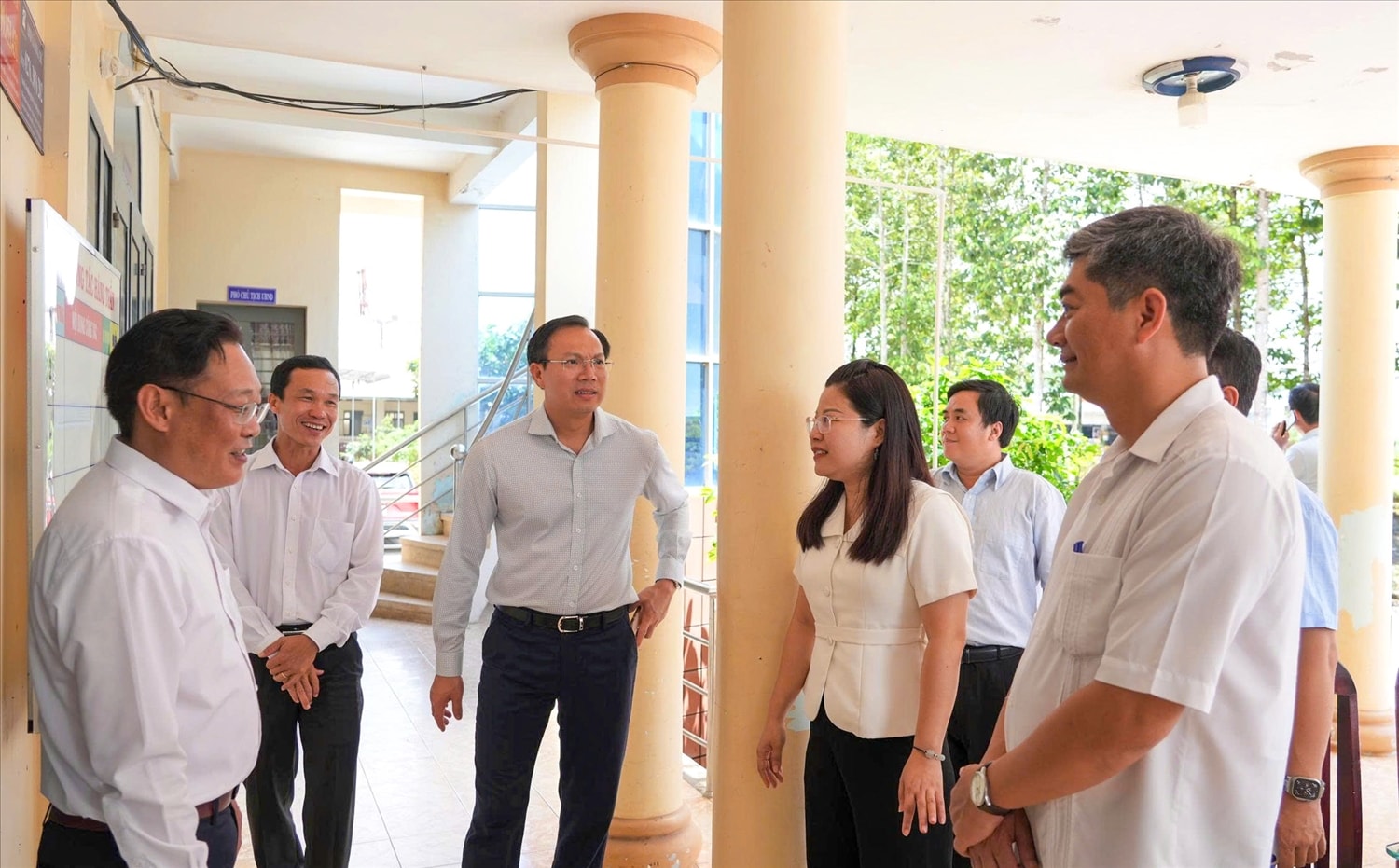 Đoàn công tác đã kiểm tra, tìm hiểu nắm bắt thông tin với cán bộ cơ sở về việc phân định thẩm quyền của chính quyền địa phương hai cấp trong lĩnh vực công tác dân tộc, tín ngưỡng, tôn giáo