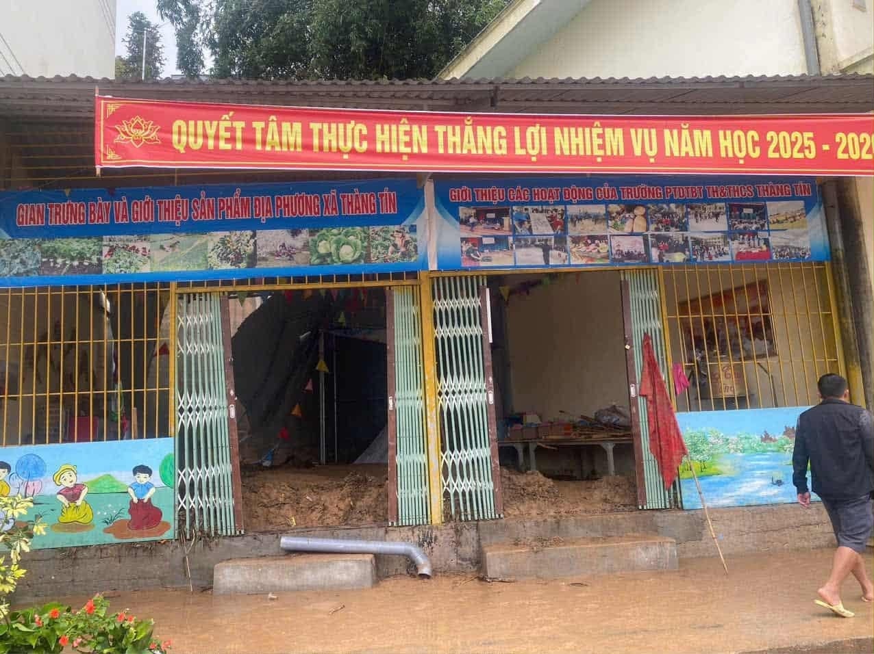 Nhiều hạng mục cơ sở vật chất của Trường Phổ thông Dân tộc bán trú TH&THCS Thàng Tín bị hư hại nặng