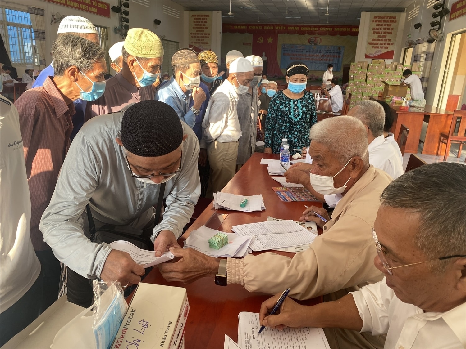 Ban Đại diện Cộng đồng Hồi giáo (Islam) tổ chức  hoạt động ý nghĩa nhân Tháng Ramadan của đồng bào dân tộc Chăm An Giang