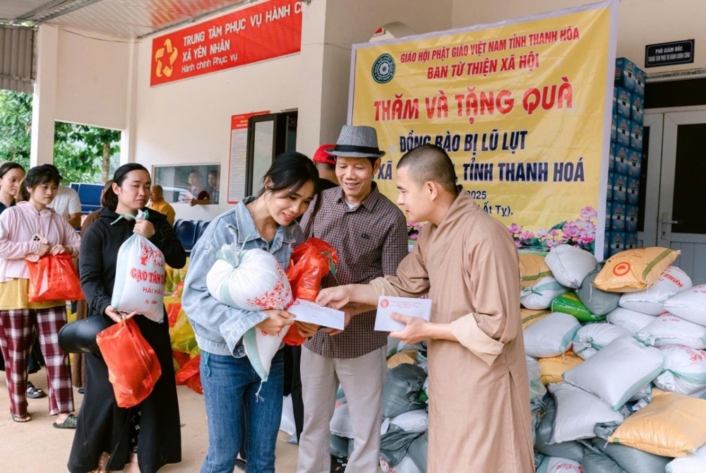 (tin)Phật giáo tỉnh Thanh Hóa trao quà từ thiện tại xã Yên Nhân 4