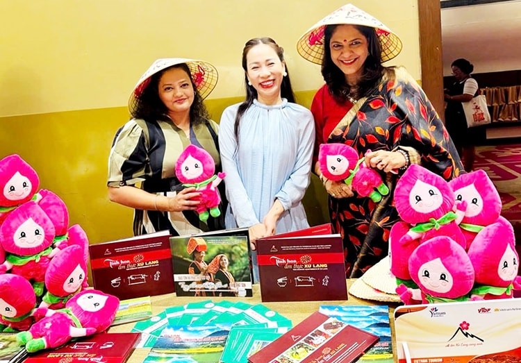 Gian trưng bày giới thiệu các sản phẩm du lịch Lạng Sơn tại Ấn Độ Gian trưng bày giới thiệu các sản phẩm du lịch Lạng Sơn tại Ấn Độ