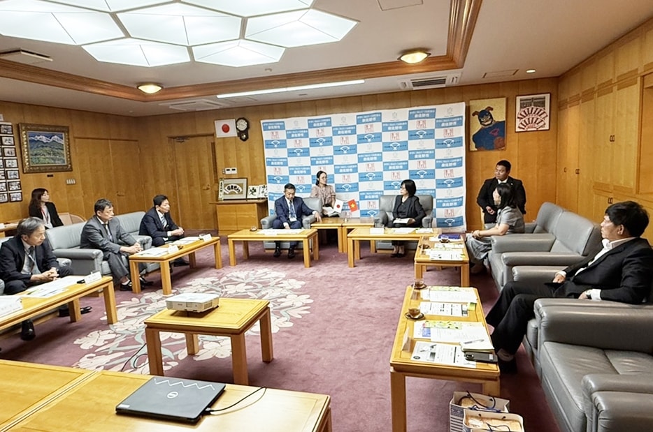 Phó Chủ tịch UBND tỉnh Gia Lai làm việc với Thị trưởng thành phố Izumisano, tỉnh Osaka, Nhật Bản