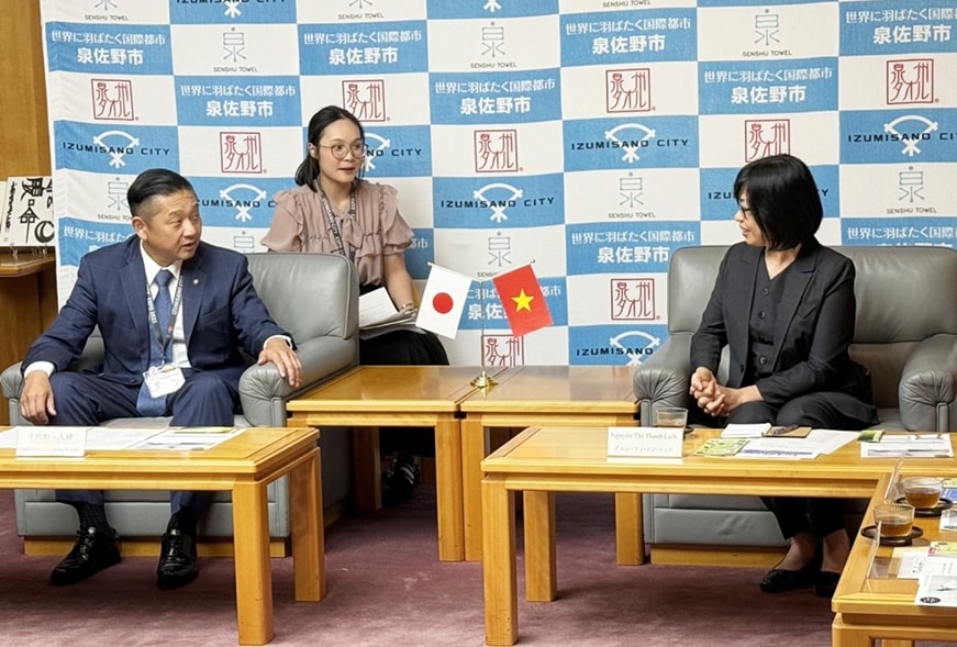 Phó Chủ tịch UBND tỉnh Gia Lai và Thị trưởng thành phố Izumisano, tỉnh Osaka, Nhật Bản trao đổi một số nội dung hợp tác