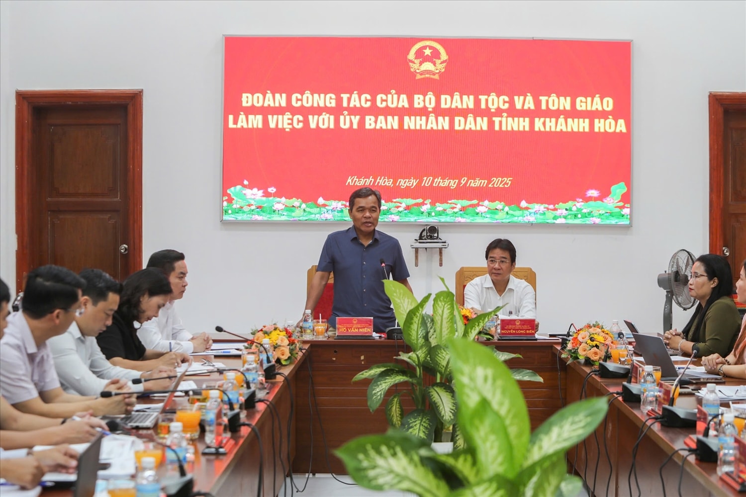 Quang cảnh buổi làm việc(Ảnh X.Ngọc) Quang cảnh buổi làm việc(Ảnh X.Ngọc)