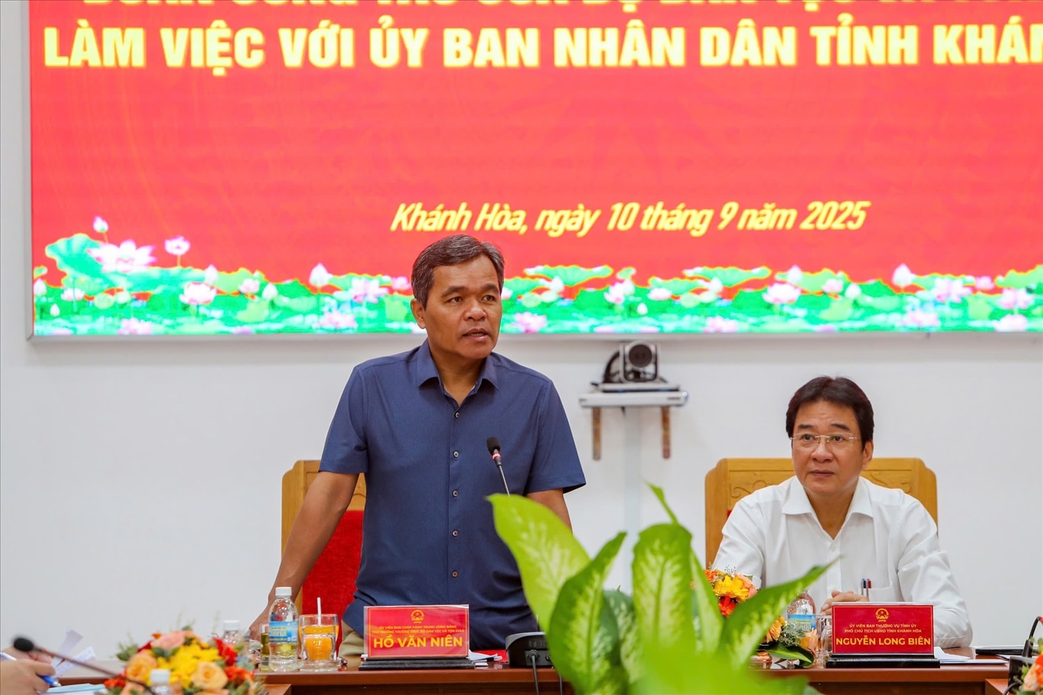 Thứ trưởng Thường trực Bộ Dân tộc và Tôn Giáo Hồ Văn Niên phát biểu tại buổi làm việc (Ảnh X.Ngọc) Thứ trưởng Thường trực Bộ Dân tộc và Tôn Giáo Hồ Văn Niên phát biểu tại buổi làm việc (Ảnh X.Ngọc)