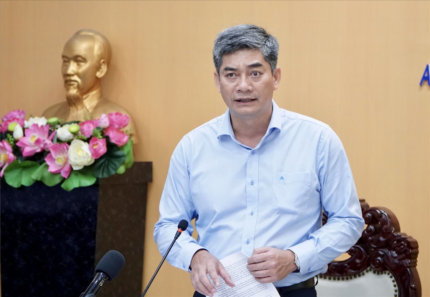 Thứ trưởng Bộ Dân tộc và Tôn giáo Y Vinh Tơr phát biểu tại buổi làm việc