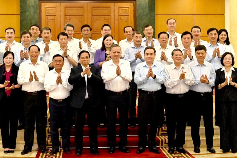 Tổng Bí thư Tô Lâm và các đồng chí lãnh đạo Đảng, Nhà nước với Ban Thường vụ Đảng ủy Quốc hội. (Ảnh: ĐĂNG KHOA) Tổng Bí thư Tô Lâm và các đồng chí lãnh đạo Đảng, Nhà nước với Ban Thường vụ Đảng ủy Quốc hội. (Ảnh: ĐĂNG KHOA)