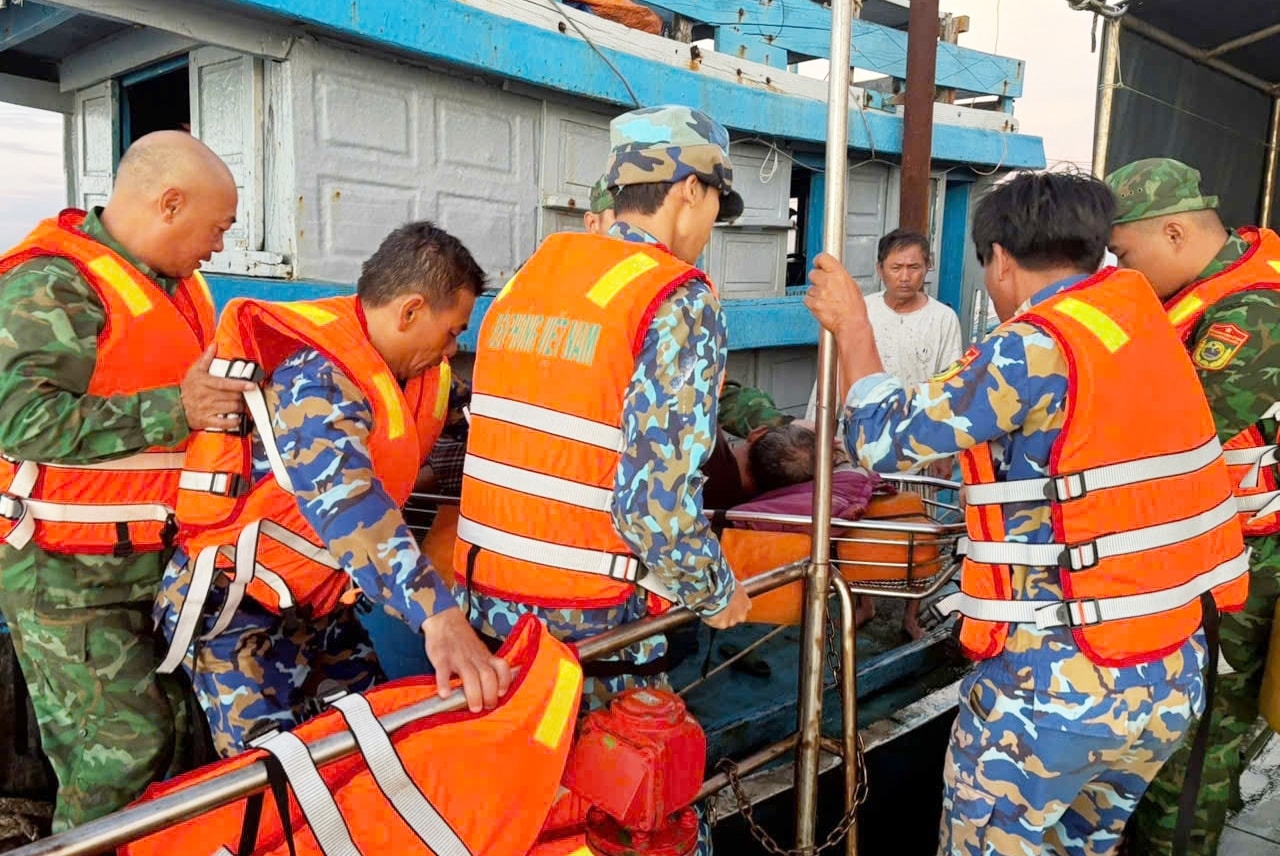 Đà Nẵng: Kịp thời cứu ngư dân bị tai nạn lao động trên biển