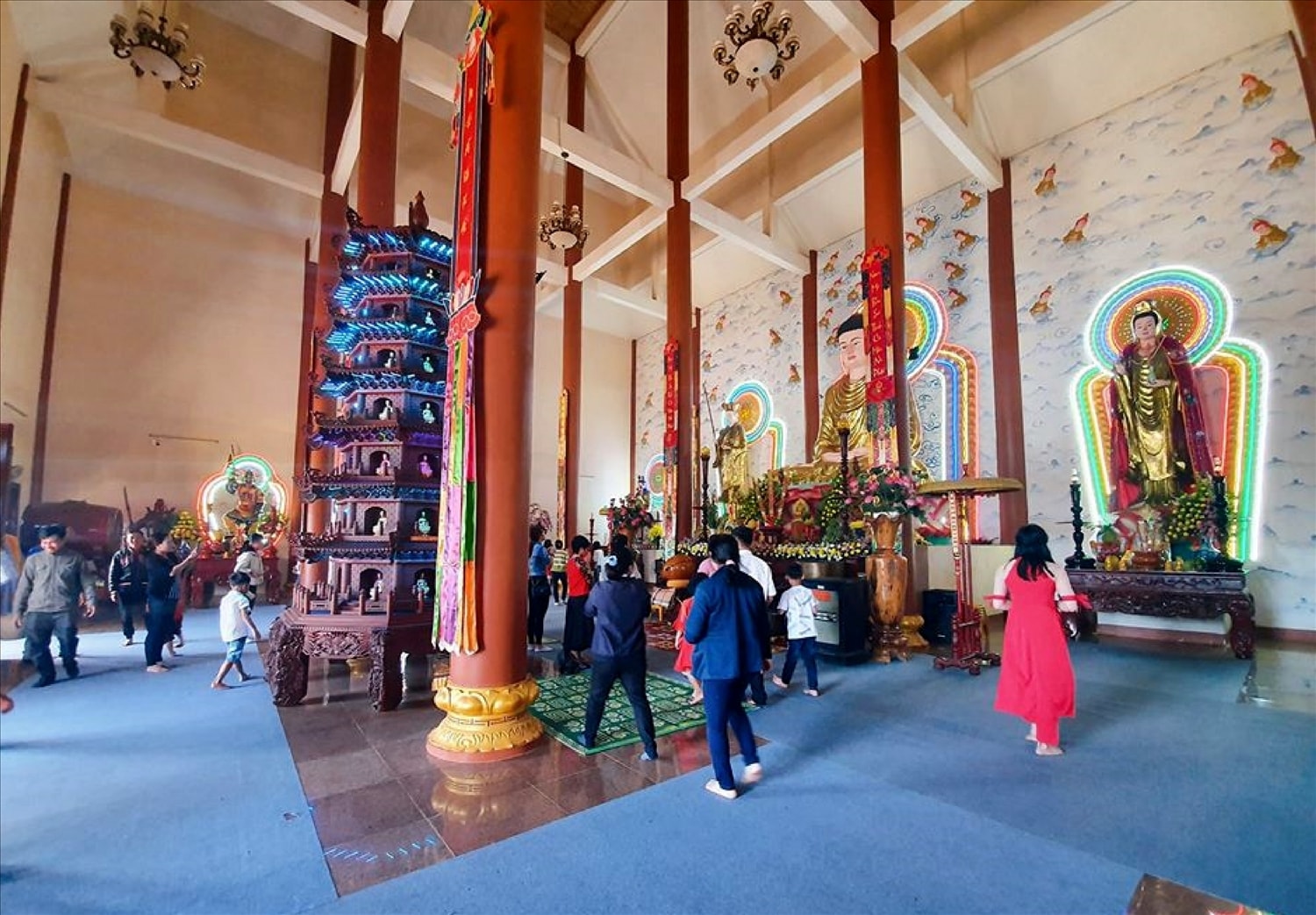 Tinh thần hòa nhập giữa Phật giáo với nét văn hóa truyền thống của các đồng bào DTTS ở Tây Nguyên. Tinh thần hòa nhập giữa Phật giáo với nét văn hóa truyền thống của các đồng bào DTTS ở Tây Nguyên.