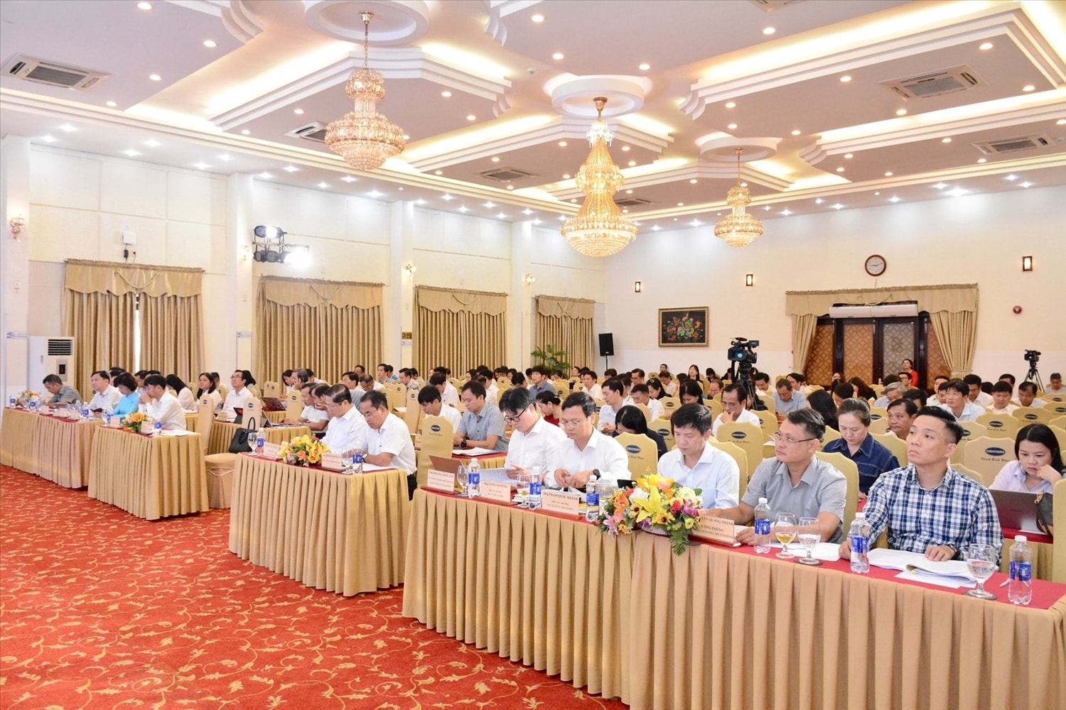 Các đại biểu tham dự Hội nghị