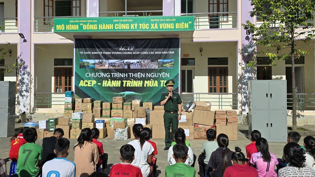 Thiếu tá Hoàng Ngọc Bình, Chính trị viên Đồn Biên phòng Môn Sơn phát biểu tại Chương trình.