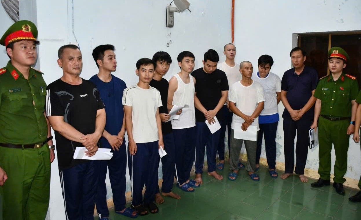 Các đối tượng tại cơ quan điều tra. (Ảnh Công an cung cấp).