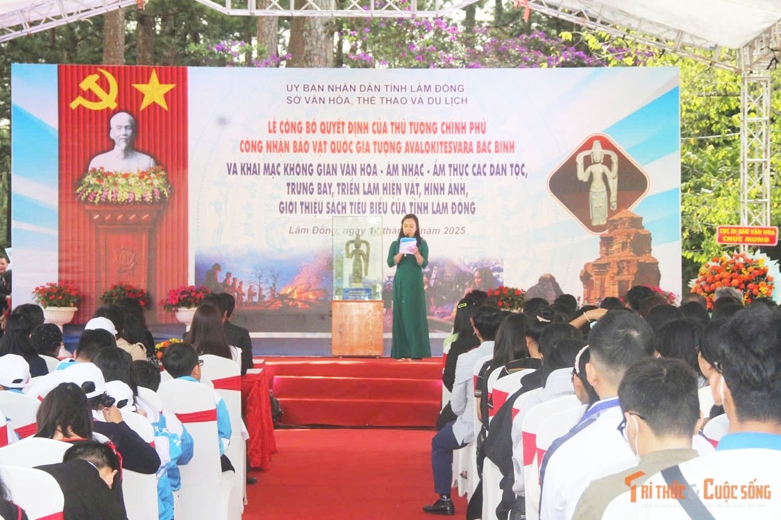 Quang cảnh lễ công bố Bảo vật Quốc gia của Thủ tướng Chính phủ. (Ảnh: Tri thức & Cuộc sống) Quang cảnh lễ công bố Bảo vật Quốc gia của Thủ tướng Chính phủ. (Ảnh: Tri thức & Cuộc sống)