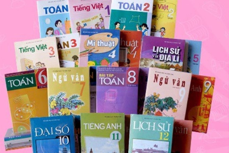 Nghị quyết 71 ngày 22/8/2025 của Bộ Chính trị đặt yêu cầu rà soát chương trình phổ thông, tiến tới bảo đảm có một bộ sách giáo khoa thống nhất toàn quốc, phấn đấu tới năm 2030 cung cấp miễn phí sách cho tất cả học sinh