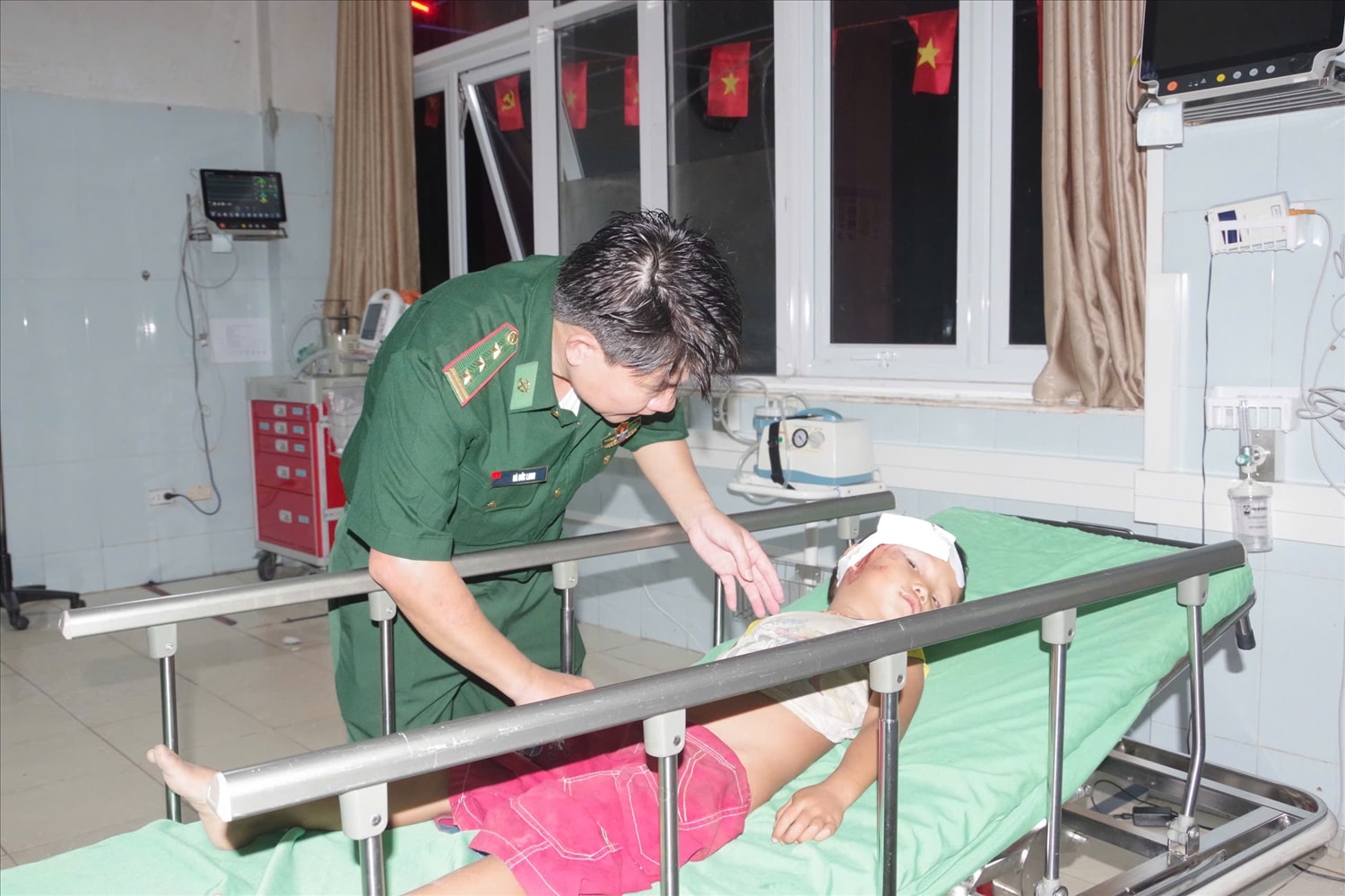Cháu Phàn Đức Minh, sinh năm 2019, là người dân tộc Dao là học sinh lớp 1A3, trường Tiểu học Mù Sang, xã Dào San, tỉnh Lai Châu