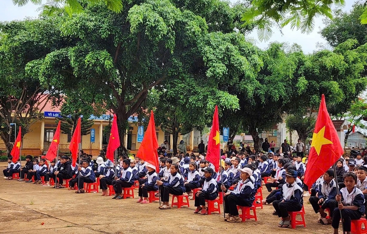 Học sinh Trường tiểu học Ama Pui, xã Cư Pơng trong lễ khai giảng năm học 2025-2026  (Ảnh: Lê Hường)