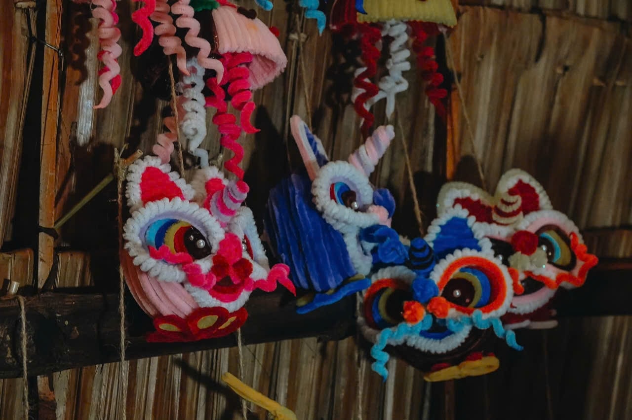 Chiếc đèn handmade làm nên ký ức tuổi thơ về mùa Trung thu trọn vẹn. 